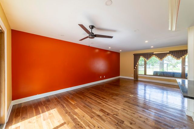 9619 Greenwood Avenue, Munster, IN 46321