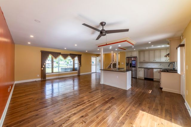 9619 Greenwood Avenue, Munster, IN 46321