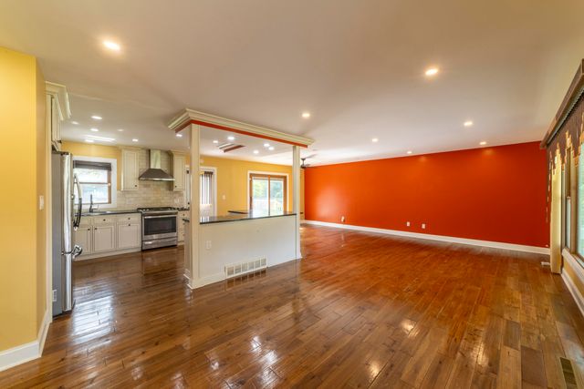 9619 Greenwood Avenue, Munster, IN 46321