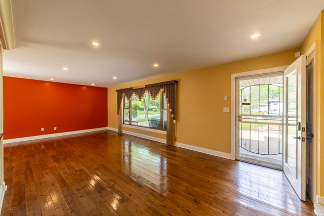 9619 Greenwood Avenue, Munster, IN 46321