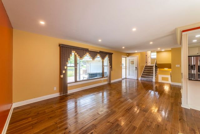 9619 Greenwood Avenue, Munster, IN 46321