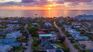 263 Lake DR, Naples, FL 34102