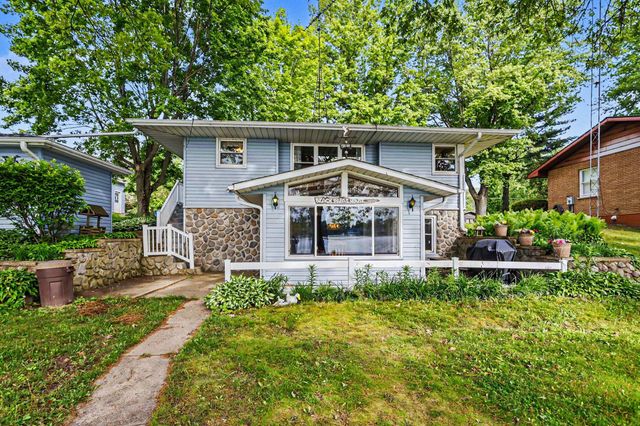 60779 W Oak Drive, Decatur, MI 49045