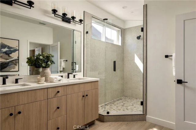 547 Bernard Street, Costa Mesa, CA 92627