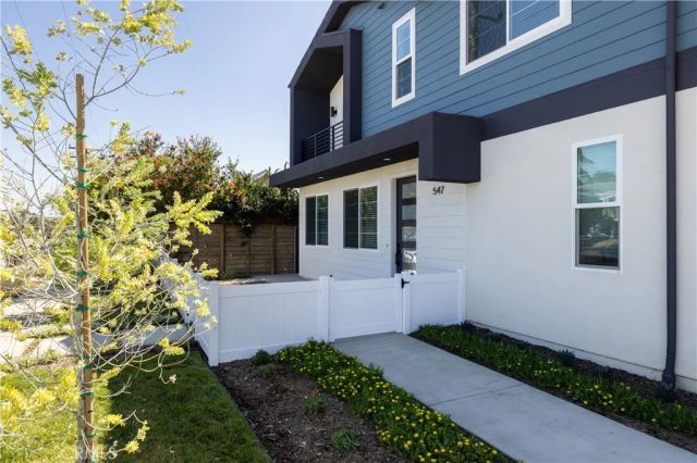 547 Bernard Street, Costa Mesa, CA 92627