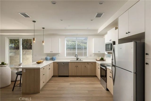547 Bernard Street, Costa Mesa, CA 92627
