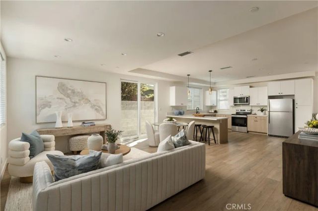 547 Bernard Street, Costa Mesa, CA 92627