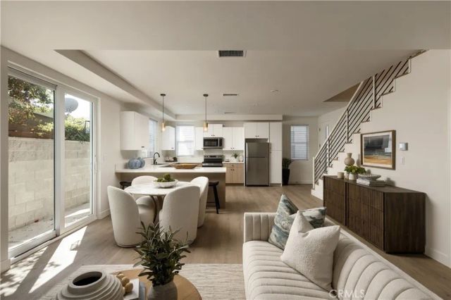 547 Bernard Street, Costa Mesa, CA 92627