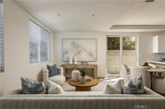 547 Bernard Street, Costa Mesa, CA 92627