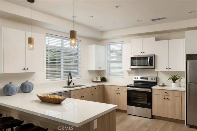 547 Bernard Street, Costa Mesa, CA 92627