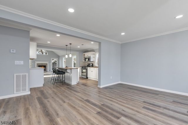 81 Hutchinson St, Clark Twp., NJ 07066