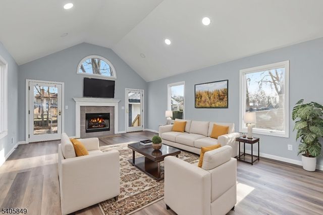 81 Hutchinson St, Clark Twp., NJ 07066