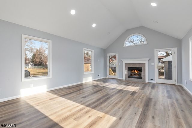 81 Hutchinson St, Clark Twp., NJ 07066