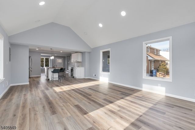 81 Hutchinson St, Clark Twp., NJ 07066