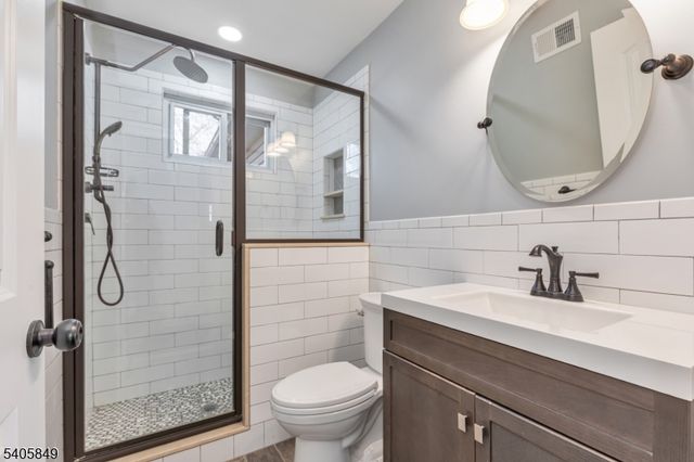 81 Hutchinson St, Clark Twp., NJ 07066