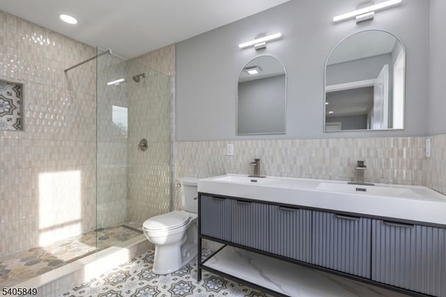 81 Hutchinson St, Clark Twp., NJ 07066