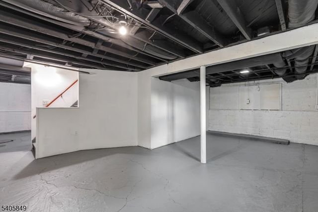 81 Hutchinson St, Clark Twp., NJ 07066