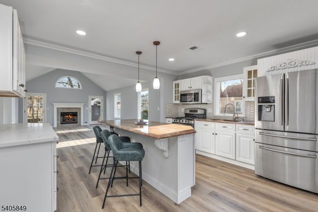 81 Hutchinson St, Clark Twp., NJ 07066