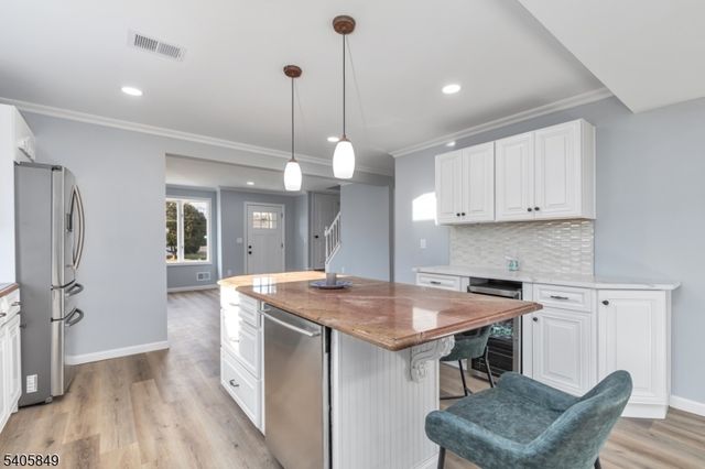 81 Hutchinson St, Clark Twp., NJ 07066