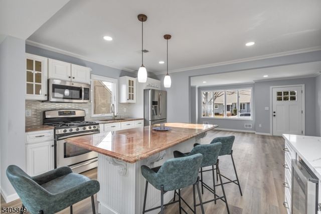 81 Hutchinson St, Clark Twp., NJ 07066