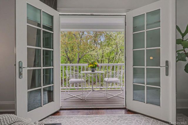10 Morris Court, Rye, NY 10580