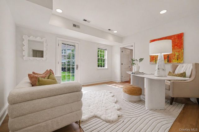 10 Morris Court, Rye, NY 10580