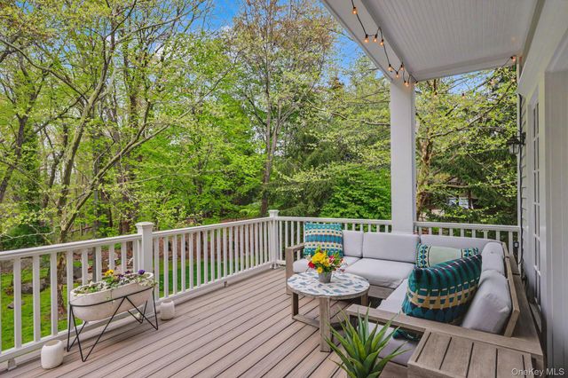 10 Morris Court, Rye, NY 10580