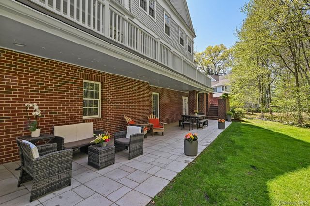 10 Morris Court, Rye, NY 10580