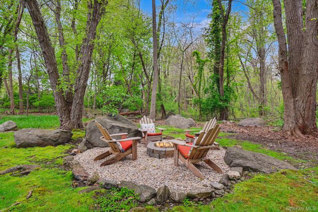 10 Morris Court, Rye, NY 10580