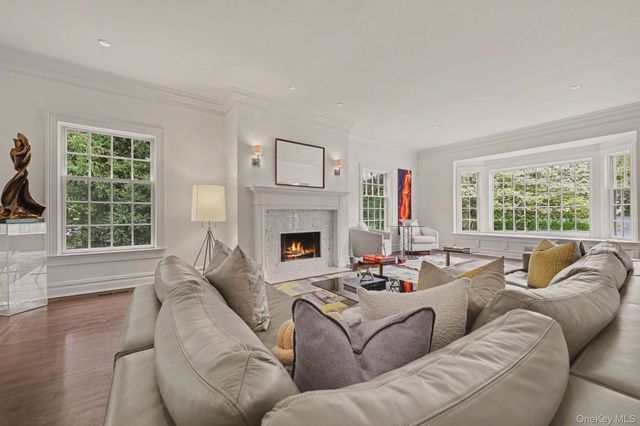 10 Morris Court, Rye, NY 10580