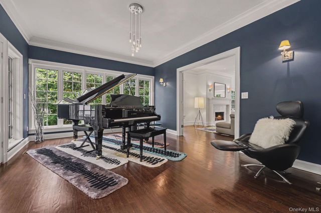 10 Morris Court, Rye, NY 10580