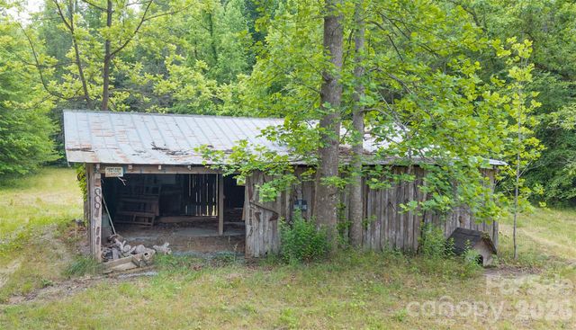1511 Millers Creek Road, Lenoir, NC 28645