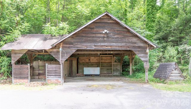 1511 Millers Creek Road, Lenoir, NC 28645
