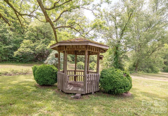 1511 Millers Creek Road, Lenoir, NC 28645