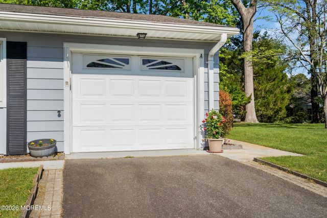 8 Montana Drive A, Manchester, NJ 08759
