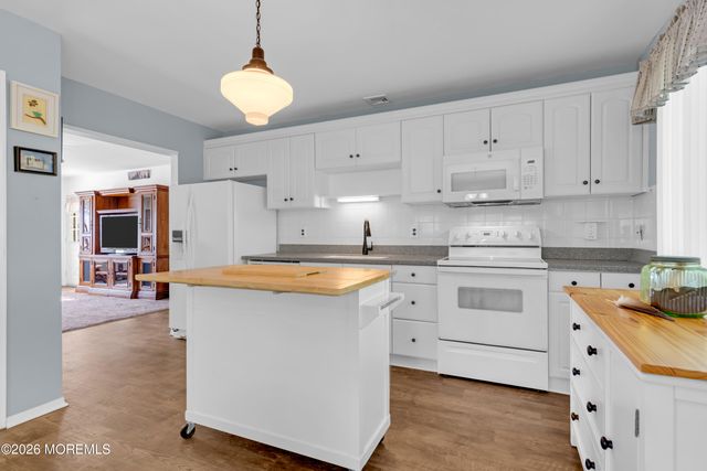 8 Montana Drive A, Manchester, NJ 08759