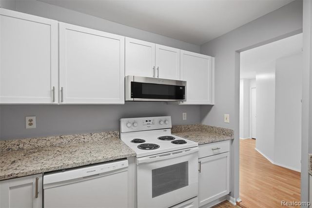 2215 S Huron Parkway 1, Ann Arbor, MI 48104