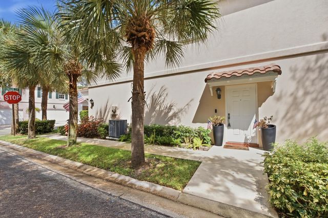 44 LIVE OAK Circle, Tequesta, FL 33469