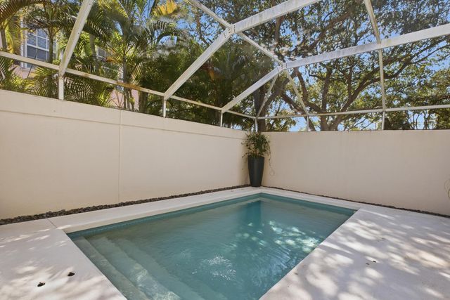 44 LIVE OAK Circle, Tequesta, FL 33469