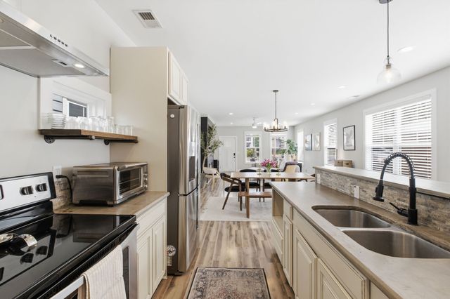 2140A Burns St, Nashville, TN 37216
