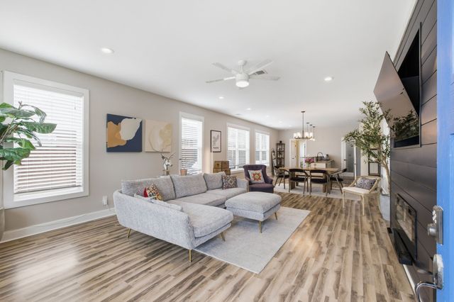 2140A Burns St, Nashville, TN 37216