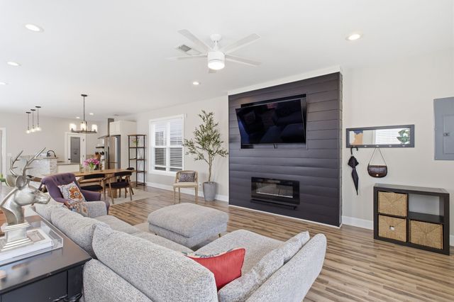 2140A Burns St, Nashville, TN 37216