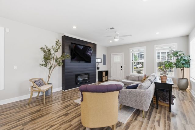 2140A Burns St, Nashville, TN 37216
