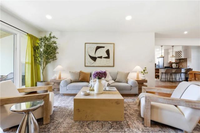 8951 Collett, North Hills, CA 91343