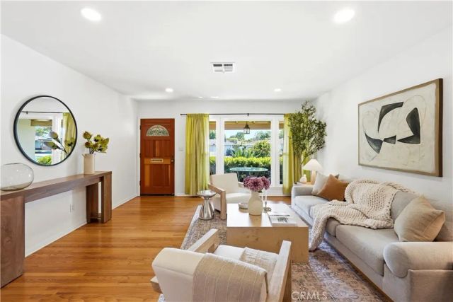 8951 Collett, North Hills, CA 91343