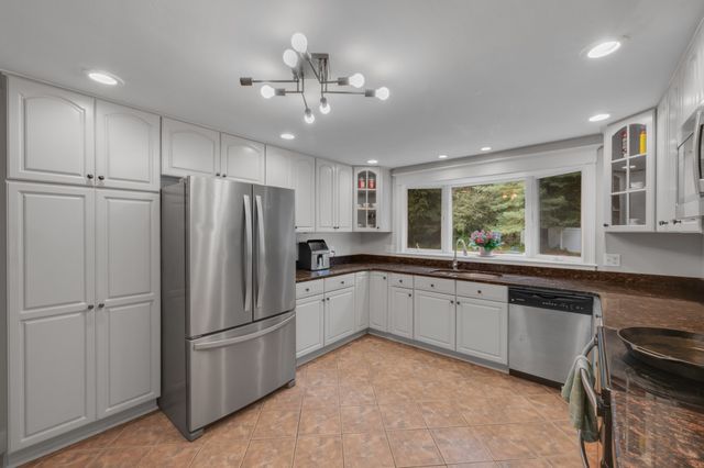 30 W Sutton Rd, Sutton, MA 01590