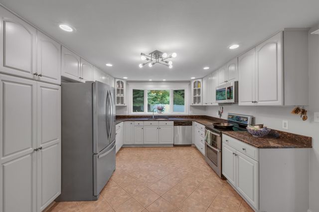 30 W Sutton Rd, Sutton, MA 01590