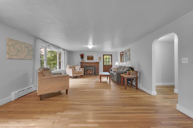 30 W Sutton Rd, Sutton, MA 01590