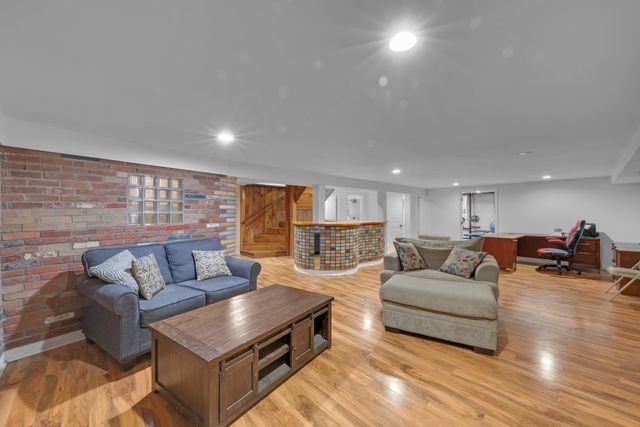 30 W Sutton Rd, Sutton, MA 01590