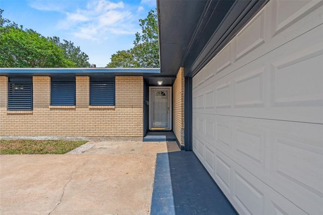7009 Youpon Drive, Galveston, TX 77551